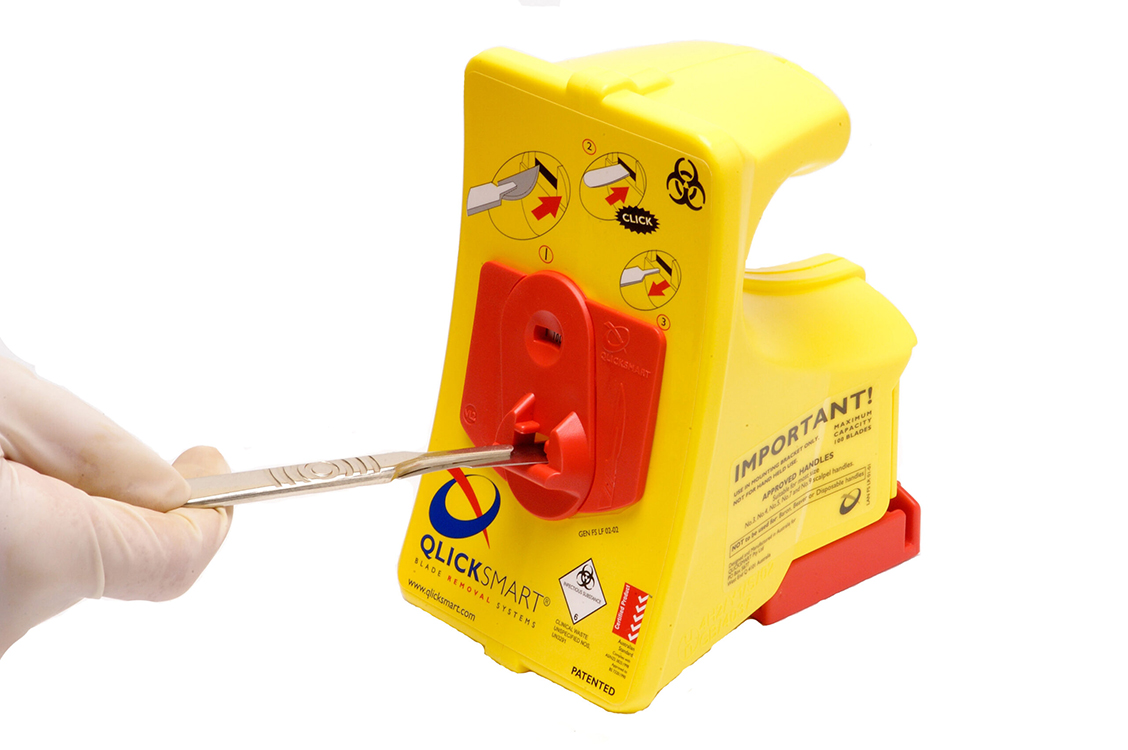 BladeFlask scalpelmes container